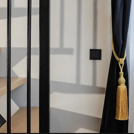 Alan Loft Apartment